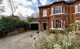Stylish 4 Bed House With Parking In Central Norwich